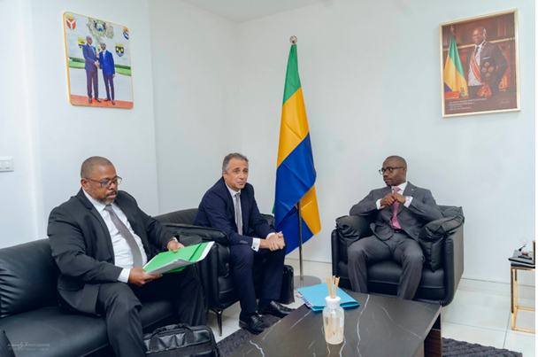 LE MINISTRE DU LOGEMENT DE L’HABITAT DE L’URBANISME ET DU CADASTRE RENCONTRE LES DIRIGEANTS DU GROUPE ADDOHA