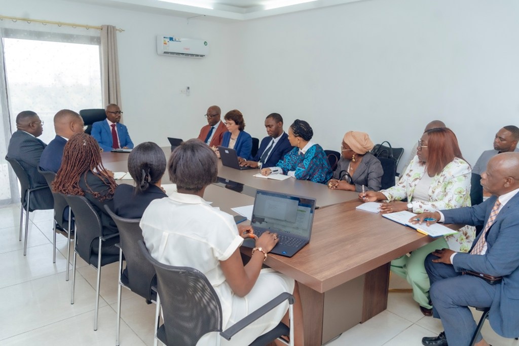 Développement urbain au Gabon : le Ministre du Logement échange avec la mission de la Banque mondiale sur l’avancement du PDUG